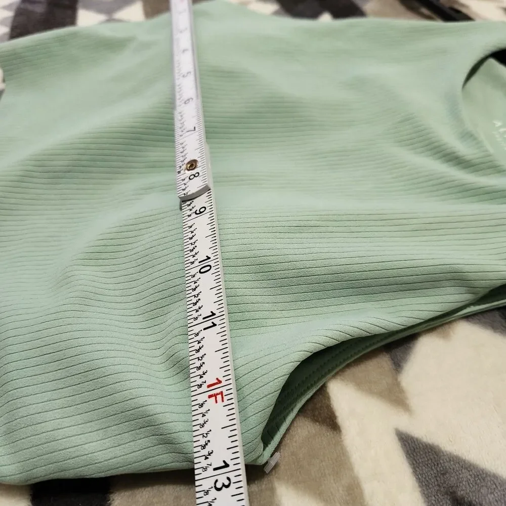 Alpine Design Sports Bra Size XS Light Green Color Removable Pads Crop top. New
